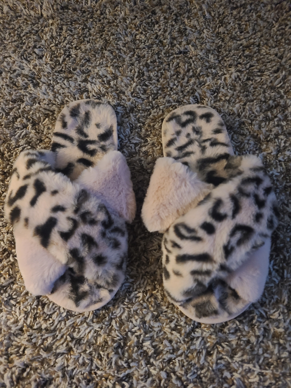 Women's Plush Leopard-Print Crossband Slippers in Soft Pink